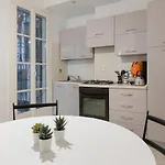 Sotto Casa C'e Mentre Dentro Abita Bukowski דירה טריאסטה