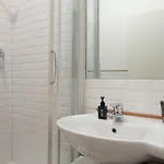 Sotto Casa C'e Mentre Dentro Abita Bukowski 的里雅斯特