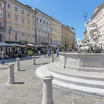 Sotto Casa C'e Mentre Dentro Abita Bukowski 公寓 的里雅斯特