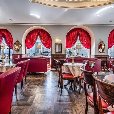 Sotto Casa C'e Mentre Dentro Abita Bukowski *